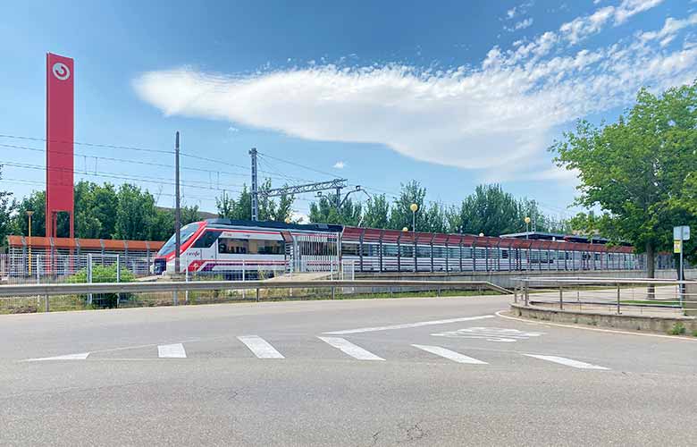 Instalación de nuevas pantallas acústicas en la estación de Utebo