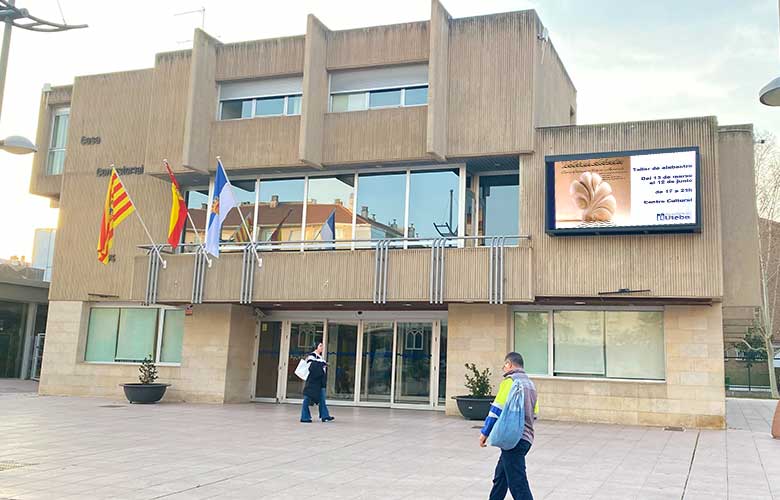 Utebo estrena una pantalla LED de grandes dimensiones en la fachada del Ayuntamiento